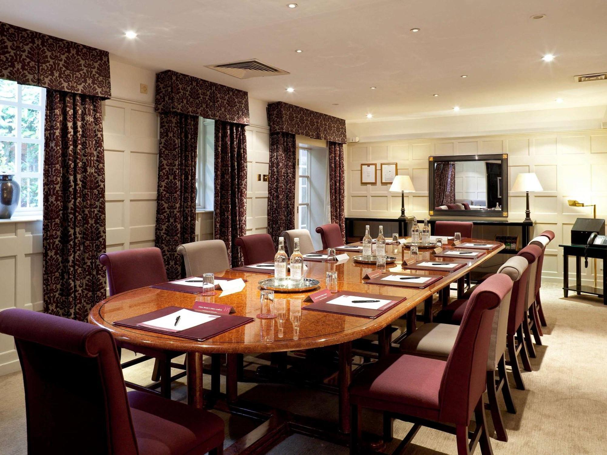 Mercure Salisbury White Hart Hotel & Apartments Esterno foto