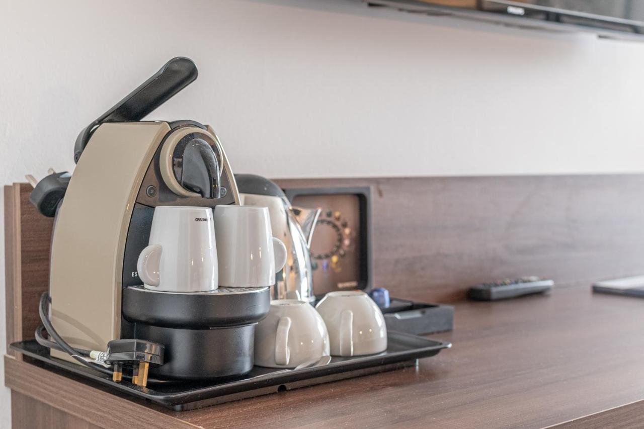 Mercure Salisbury White Hart Hotel & Apartments Esterno foto