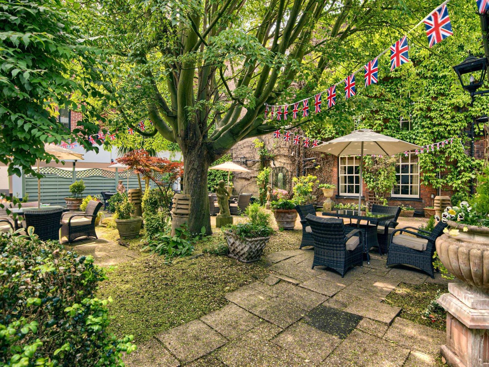 Mercure Salisbury White Hart Hotel & Apartments Esterno foto