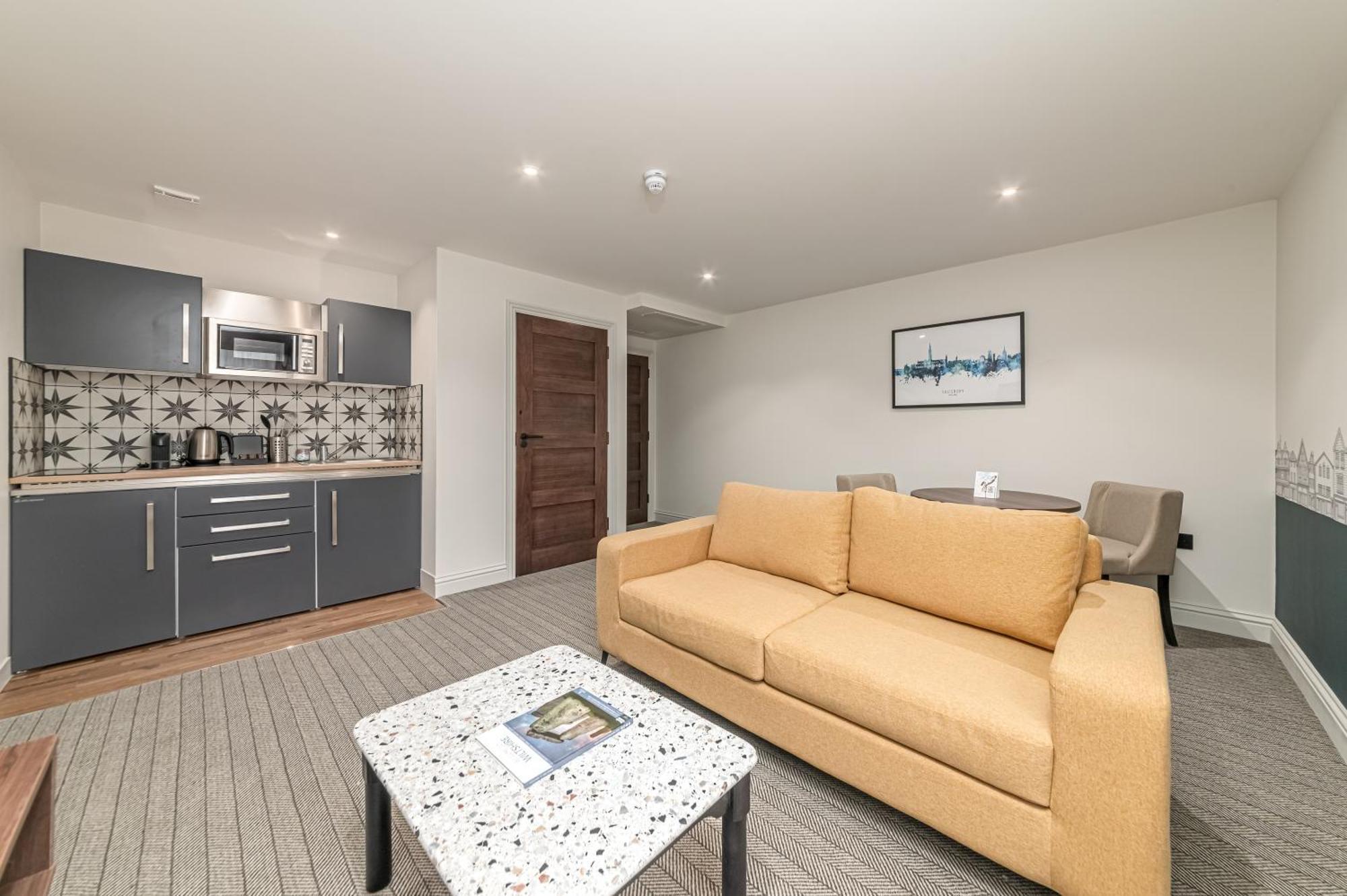 Mercure Salisbury White Hart Hotel & Apartments Esterno foto